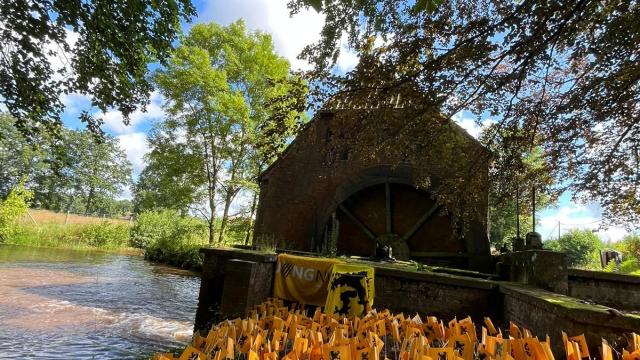 Jong N-VA Mol-Balen kleurt Balen en Mol zwart-geel