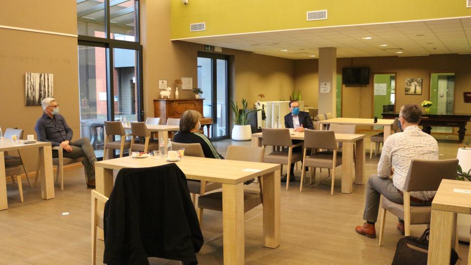 Vlaams minister van Welzijn en Volksgezondheid Wouter Beke op bezoek in woonzorgcentrum Ten Hove